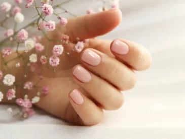 Naturalne, krótkie paznokcie