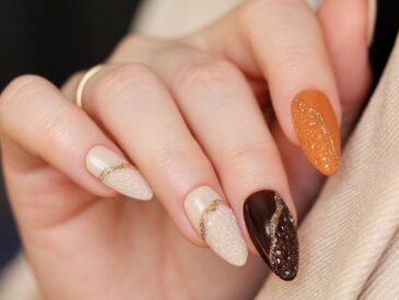 Stylizacja paznokci w odcieniach brązowo-beżowych. @magdalena czop