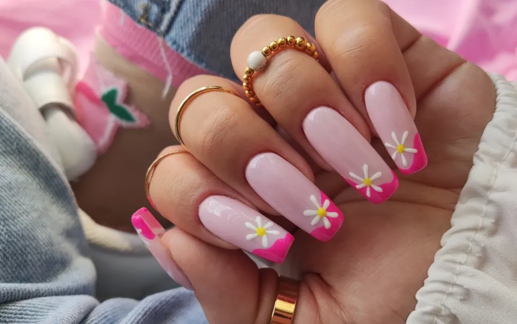 French manicure z twistem