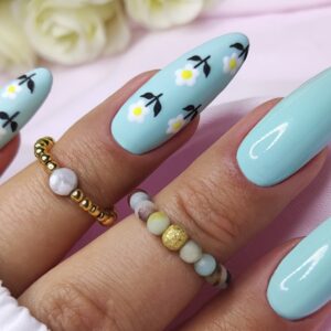 Pedicure – poradnik pielęgnacyjny wiosna/lato 2025