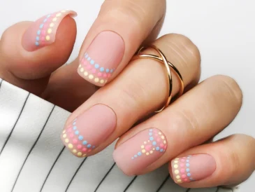 Paznokcie w kropki