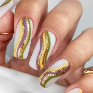 Plażowy vibe na paznokciach: 5 minimalistycznych wzorów, które kochają clean girlki