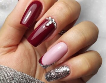 Paznokcie burgundowe