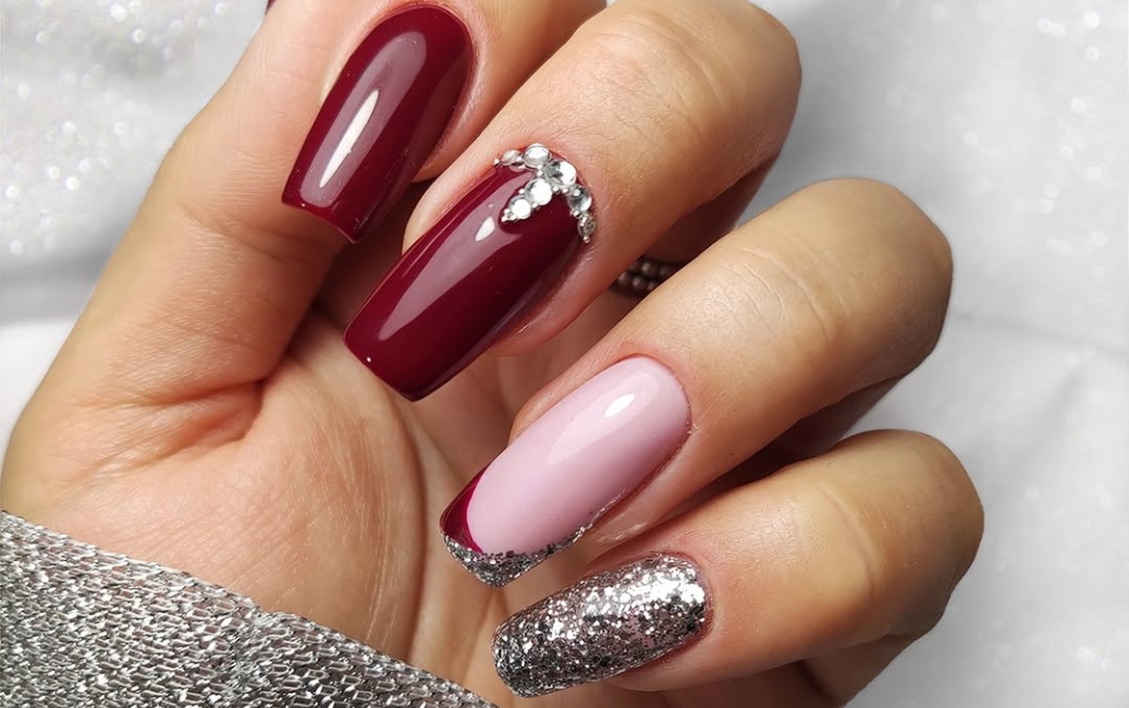 Paznokcie burgundowe